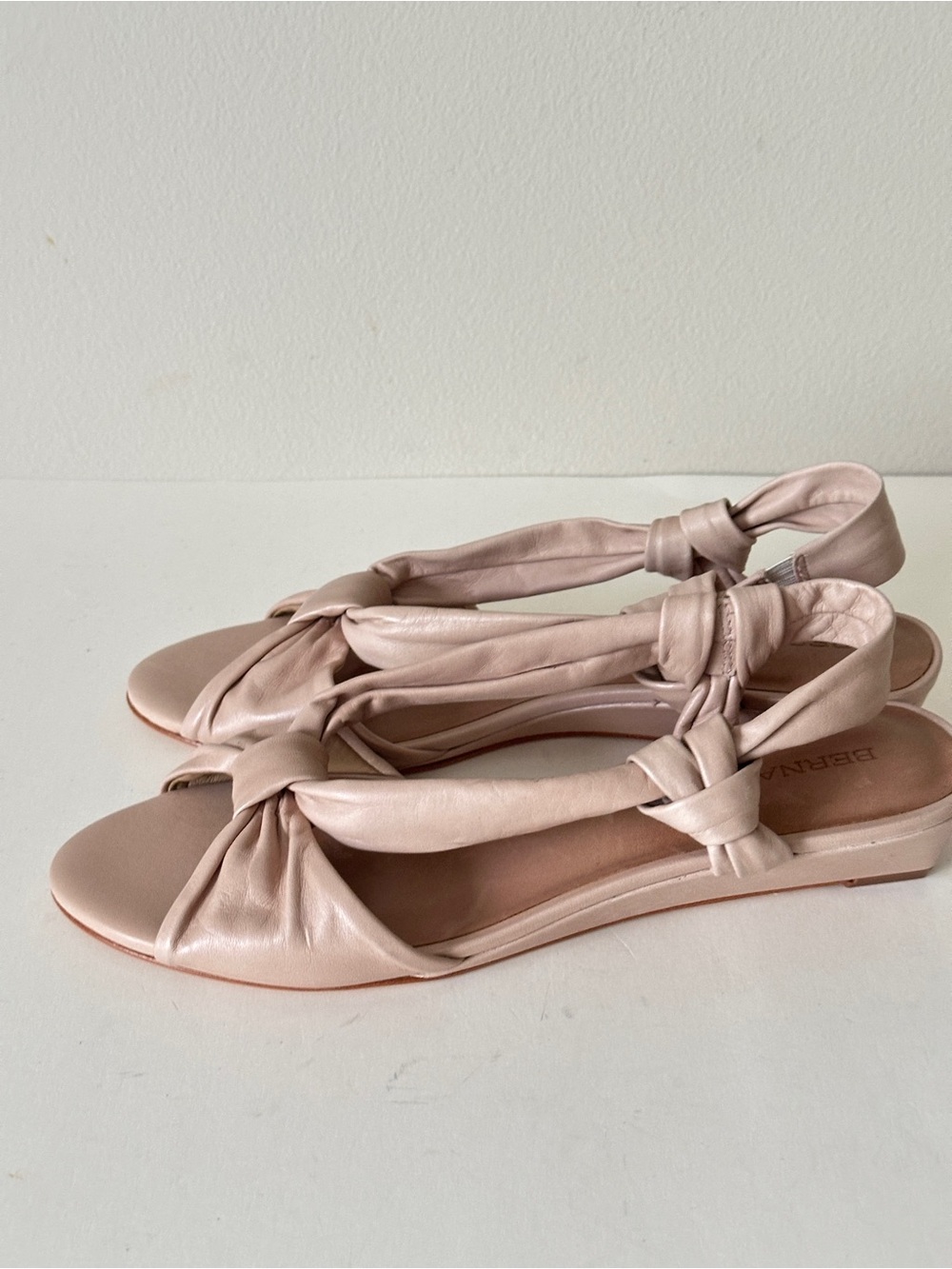 Bernardo Winifred Demi-wedge Blush Leather Knotted Women's Sandals, Sz 8M Preown - Picture 2 of 10